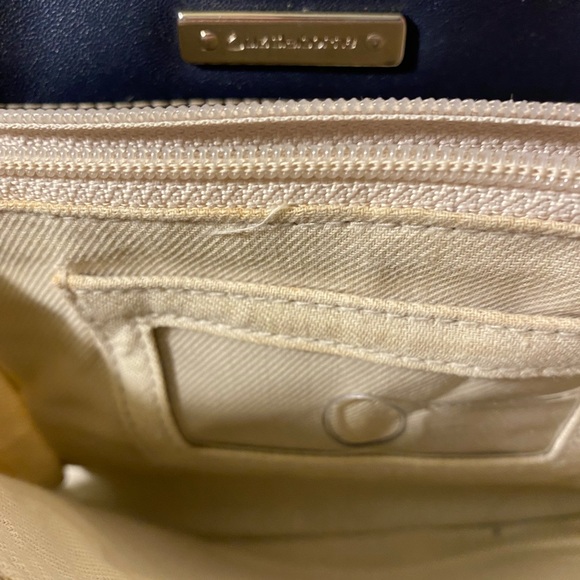 Liz Claiborne Navy blue hand bag. Gently used zip and snap closure - Picture 4 of 14